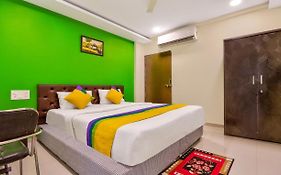 Itsy Hotels Carnival Inn